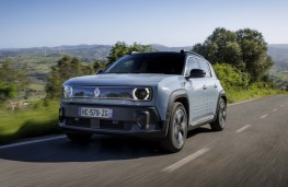 Renault 4 E-Tech Electric front action